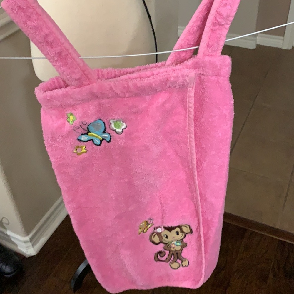 Cute Pampered Princess pink bath towel wrap/robe with shoulder straps for girls - Picture 4 of 15